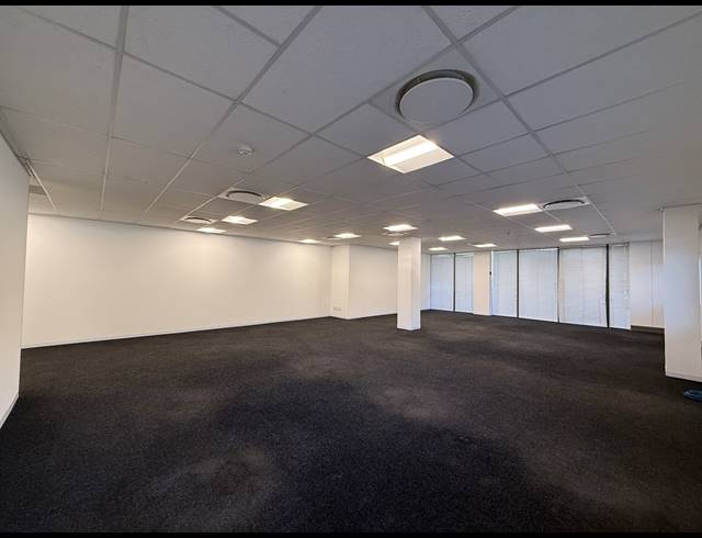 1,028M² OFFICE TO LET IN PARKTOWN